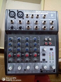 Behringer xenyx 802 - 5