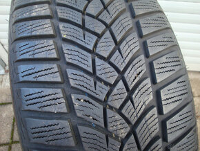 Alu kola zimní pneu GOODYEAR ULTRAGRIP RSC BMW F45 F46 7,5mm - 5