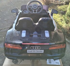 Dětské elektrické autíčko Audi R8 Spyder - 5