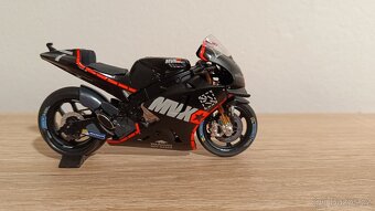 Maverick Vinales 1:18 Minichamps - 5