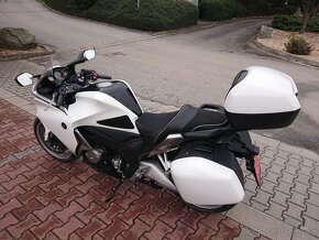 Honda VFR 1200 F 2010 - 5