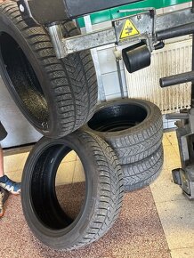 4ks zánovní Pirelli zimní 235/45R18 94V vzorek 6mm r.v.2022 - 5