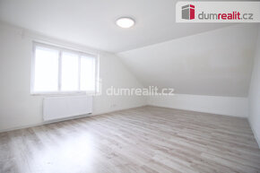 Pronájem bytu 1+1 40 m2 balkon P5 Radotín nezařízený podkrov - 5