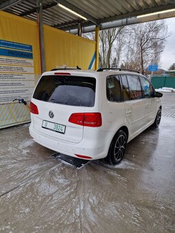 VW Touran 2.0TDI 103kW 11/2012 xenon,alu,navigace - 5