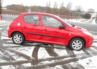 Peugeot 206 1,1 44 kW PLUS KLIMA Serviska benzín - 5