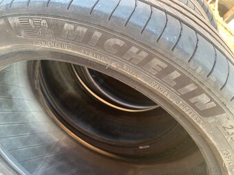 235/40 R19 Michelin - 5