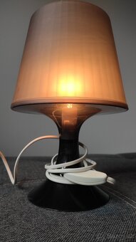 Černá stolní lampa IKEA.plasticka. - 5