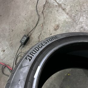 Letní pneu 245/40 R20 99Y Bridgestone  4-4,5mm - 5