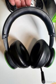 Xbox Series X + 2x ovladač + Wireless sluchátka - 5