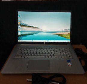 ,,Nový" Notebook HP 17-cn2614nc stříbrný PC: 17 990,- záruka - 5