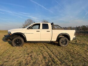 DODGE RAM 5.7 HEMI V8 4x4 - 5