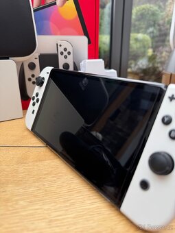 Nintendo Switch OLED + Pro Controller - 5