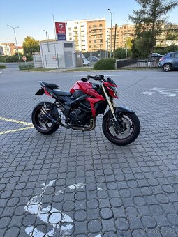 Suzuki GSR 750 - 5