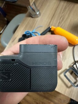 GoPro HERO 6 +  4xBaterie, nabijecka, obal - 5