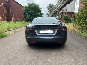 Tesla model S - 5