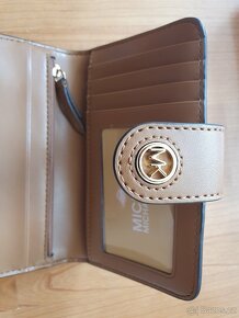 Peněženka Michael Kors charm bifold - 6