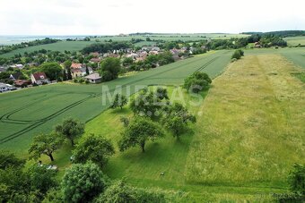 Týnec - část obce Dobrovice, prodej pozemku 2 760 m2, okr. M - 6