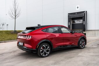 Ford Mustang Mach E AWD 98,7 KW Prodloužený dojezd - 6