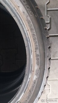 Prodám 2 x letní pneu Bridgestone 225/40/19 - 6