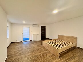 Pronájem bytu 1+kk s terasou 45 m², Újezdeček - 6