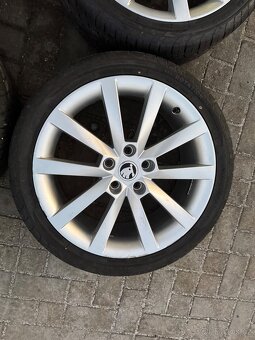 ORIGINÁL Alu Škoda ALARIS R18, 5x112 - LETNÍ PNEU - 6