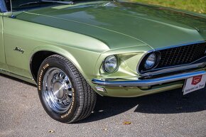 Ford Mustang Convertible - 6