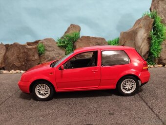 Prodám model 1:18 volkswagen golf 4 GTi - 6