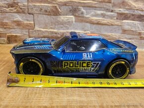 Policejní auto na baterii - 6