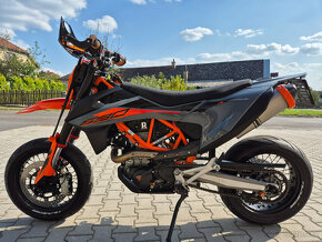 Prodám KTM 690 SMC R , r. v. 2021, ABS, TC, MTC, 6045km - 6