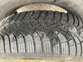 2ks zimní pneu 205/60/16 GOODYEAR Ultragrip 9 - vzorek 6mm - 6