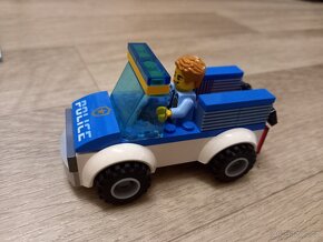 poštovné 39 Kč Lego City 60241 Policejní oddělení se psem - 6