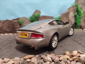 prodám model 1:18 aston martin vanquish - 6