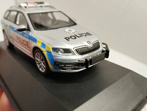 Škoda Octavia III Policie ochranný rám 1:43 Abrex - 6