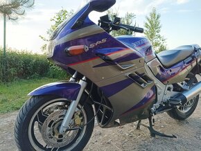 Suzuki GSX1100F - 6