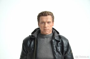 Hot Toys Terminator Genisys T-800 Guardian MMS 307 - 6