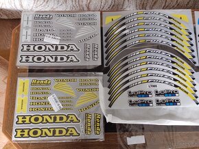 PRODÁM LEPKY NA SKÚTR HONDA FORZA 125,350 - 6