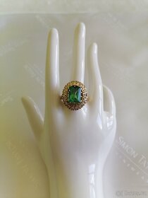 Zlatý luxusní prsten s diamanty a smaragdem - 6