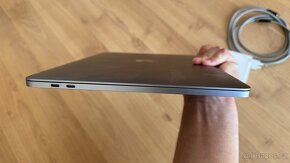 MacBook Pro 13 2019 256 GB + nabijecka - 6