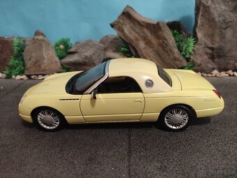 prodám model 1:18 ford thunderbird 2000 - 6