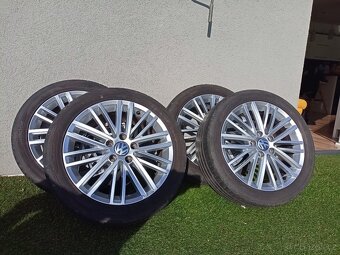 Originální VW alu kola 5x112 R17 + letní pneu 225/45 R17 - 6