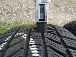 Prodám použité zimní pneu Continental 235/45 R20 - 6