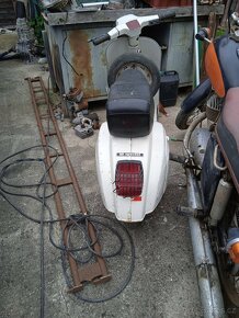 Prodám prase Jawa ČZ 175, Mz 250 a Vespa - 6