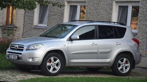 TOYOTA RAV4, kamera, tažné, 2 disky, zatmavení skel, známka - 6