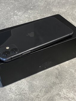 Apple iPhone 11 64Gb Černý - 6