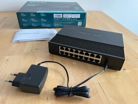 TP-Link TL-SF1016D (16 portový switch) - 6