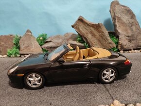 prodám model 1:18 porsche 911 996 cabrio - 6