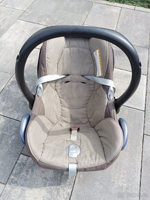 Vajíčko Maxi Cosi a báze isofix do auta - 6