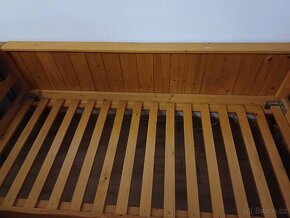 Dřevěná postel. - 6