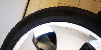 ORIGINAL ALU KOLA 5X112 R17 s Pěknými pneu 225/45/R17 - 6