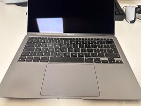 MacBook Air M1, 8 gb, baterie: 87 % - 6